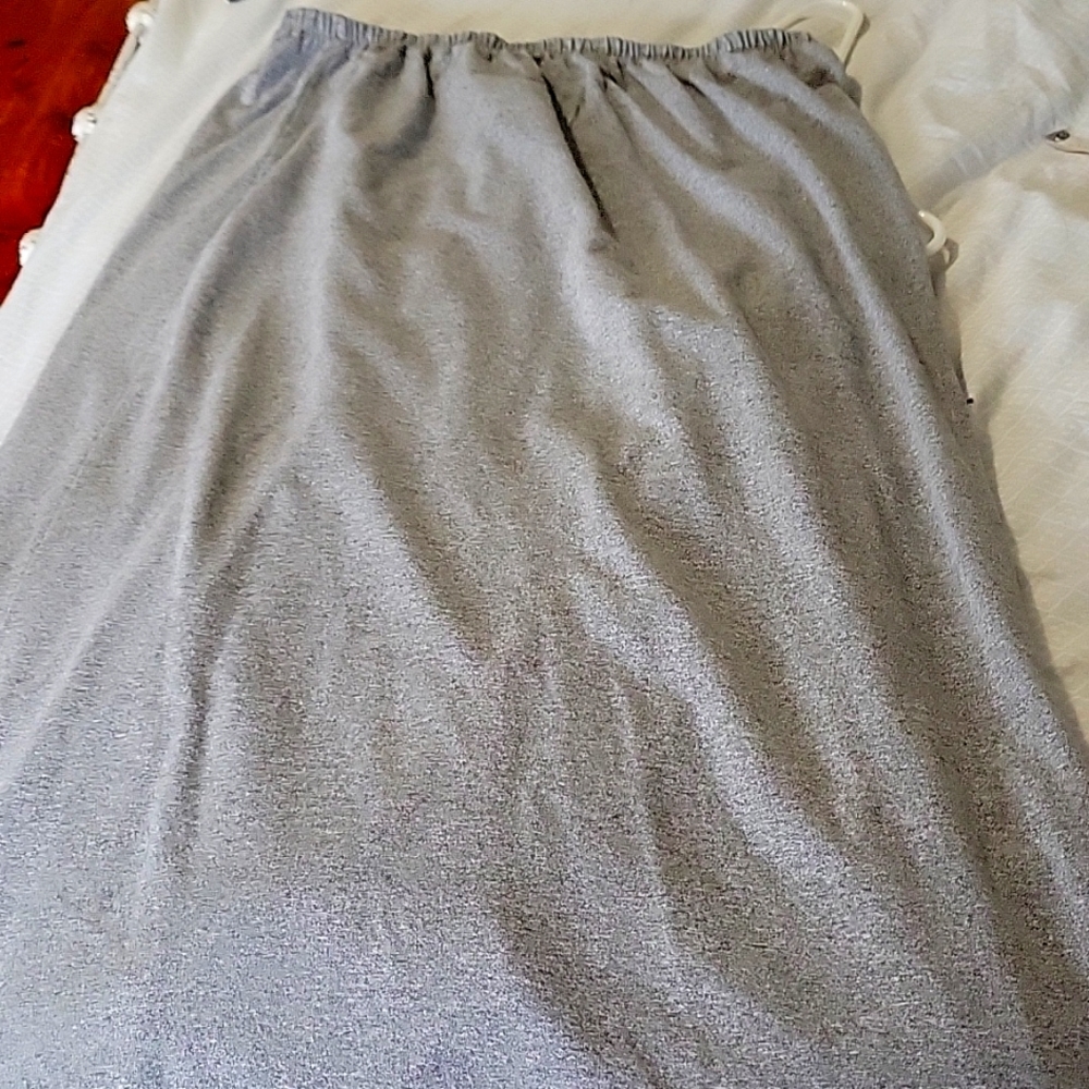 Liz Clayborn Gray T-shirt Is material maxi Skirt  large